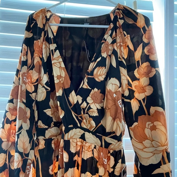 NWT Express Floral Maxi Dress - Picture 5 of 9